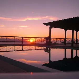 https://cercado-del-medio.adeje-hotels.com